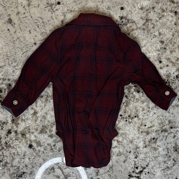 *GENTLY WORN* OshKosh 6 Months B'Gosh baby-boys "Button Down Shirt" Bodysuit - Picture 2 of 3